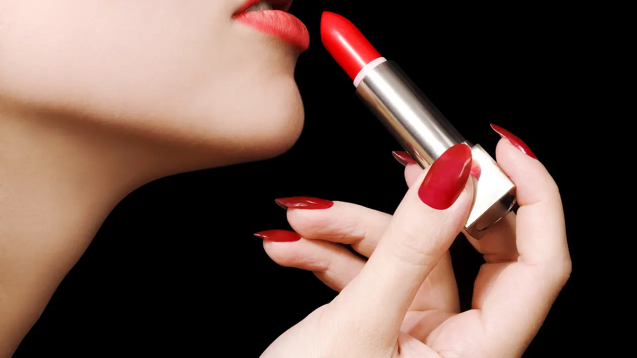 Ladies, Yuk Kenali Jenis Lipstickmu