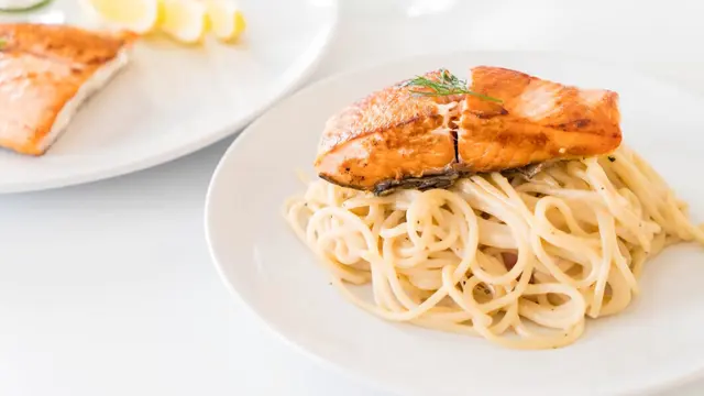 Bosan Makan Siang yang Itu-Itu Saja? Coba 4 Resep Makan Siang Sehat dan Praktis ini! (Foto dok : Freepik/topntp26)