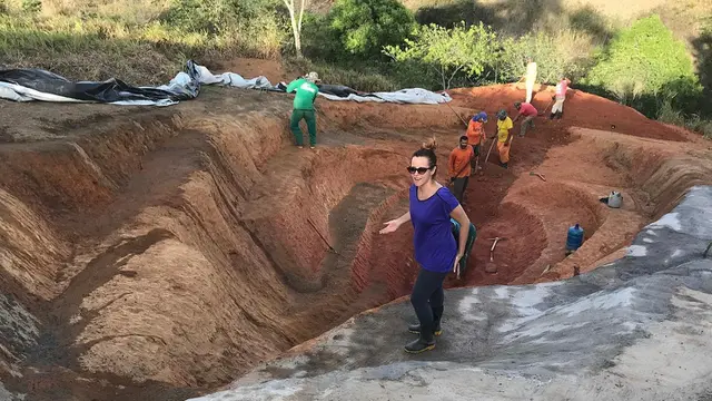 Patung vagina raksasa