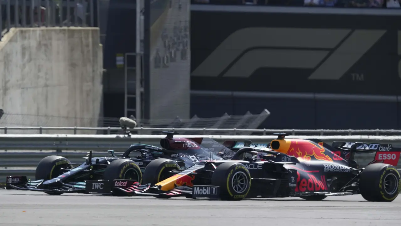 Foto: Meski Kena Penalti, Lewis Hamilton Berhasil Raih Podium Juara di F1 GP Inggris