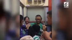 Keributan terjadi di sebuah ATM di Bandung. Seorang Ibu memukul seorang remaja karena tak mau antre ATM.