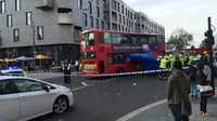 Aksi heroik pasca-insiden kecelakaan di London (Ross Lydal/Twitter)