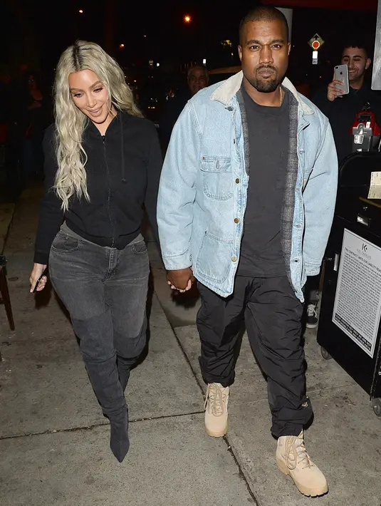 Keduanya pun kerap melakukan kencan di malam hari untuk menambah kemesraan dan eratnya hubungan. (All Access / MEGA TheMegaAgency.com/USWeekly)