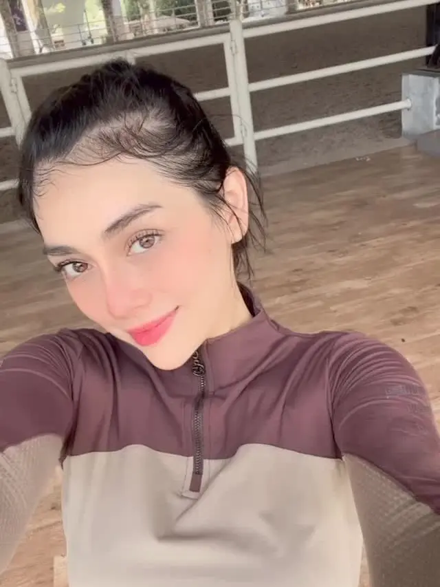 7 Momen Seru Celine Evangelista Belajar Naik Kuda Ini Tuai Banyak Sorotan