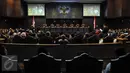 Pakar hukum tata negara, Yusril Ihza Mahendra menyampaikan paparan saat sidang lanjutan uji materiil UU Pilkada terkait cuti masa kampanye di Jakarta, Kamis (15/9). Sidang dihadiri Gubernur DKI Jakarta, Basuki Tjahaja Purnama (Liputan6.com/Faizal Fanani)