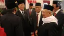 Sejumlah Anggota UKP-PIP berbincang saat pelantikan di Istana Negara, Jakarta, Rabu (7/6). Pelantikan tersebut tindak lanjut dari Pepres No 54 Tahun 2017 sebagai payung hukum pembentukan UKP PIP. (Liputan6.com)