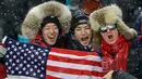 Fans AS bersorak selama relay biathlon wanita 4x6 kilometer di Olimpiade Musim Dingin 2018 di Pyeongchang, Korea Selatan, (22/2). (AP Photo / Gregorio Borgia)