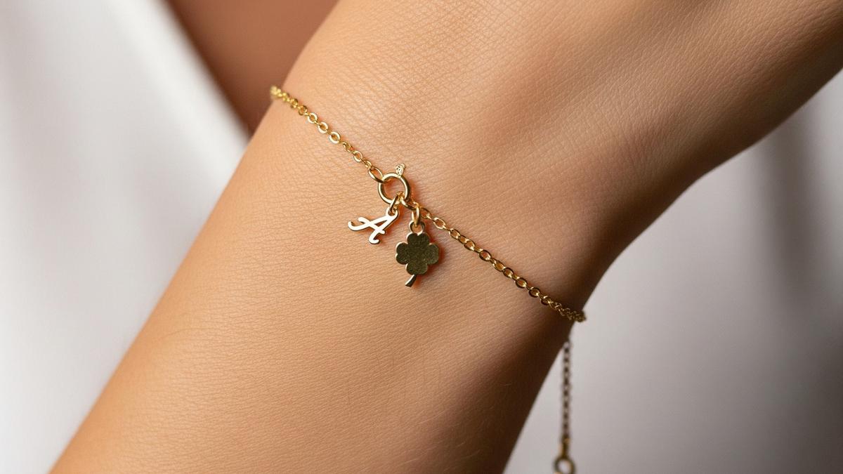 Hadiah Ulang Tahun Bermakna: 7 Model Gelang Emas Kecil dengan Liontin Huruf Inisial