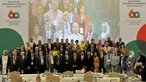 Para delegasi parlemen Negara Asia-Afrika berpose bersama usai penandatanganan deklarasi hasil Konferensi Parlemen Asia Afrika, Jakarta, Kamis (23/04/2015). Salah satu deklarasi adalah mendukung kemerdekaan Palestina. (Liputan6.com/Andrian M Tunay) 