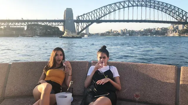 7 Potret Keseruan Estelle Linden Saat Travelling, Dari Naik Gunung Hingga Menyelam