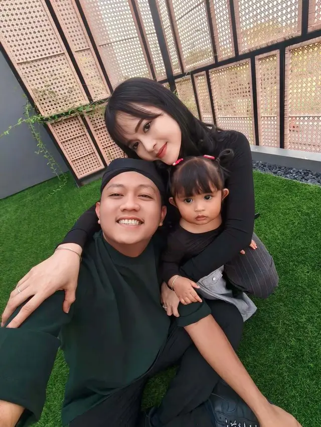 Potret Balkon Mini Rumah Denny Caknan yang Jadi Spot Favorit Cunda Bermain