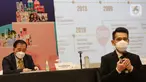 Direktur Utama PT Victoria Care Indonesia Tbk (VICI) Billy Hartono Salim (kiri) memberi keterangan pers pada RUPST dan RUPSLB di Jakarta, Rabu (11/5/2022). Pada rapat ini disahkan pembagian total dividen sebesar Rp70,4 miliar di mana Rp23,4 miliar sudah dibagikan sebagai dividen interim pada 25 Oktober 2021 dan Rp46,9 miliar akan didistribusikan kepada semua pemegang saham Perseroan yang berhak. (Liputan6.com/Fery Pradolo)