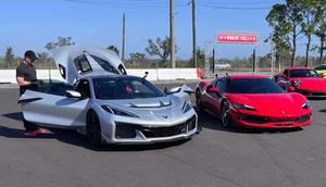 Chevrolet Corvette ZR1 mencatat waktu drag race lebih cepat dibandingkan dengan Ferrari 296 GTB dalam kompetisi adu akselerasi. (motor1.com)