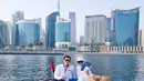 Seakan dunia milik berdua, foto yang mereka unggah terlihat sangat romantis berlatar belakangan pemandangan kota Dubai. [instagram/princessyahrini]