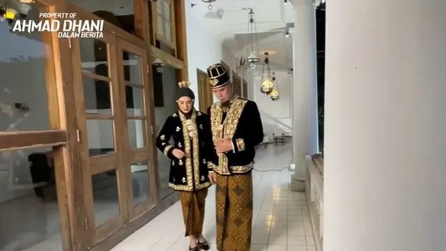 6 Pemotretan Keluarga Ahmad Dhani dan Mulan Jameela Pakai Adat Jawa, Bak Bangsawan