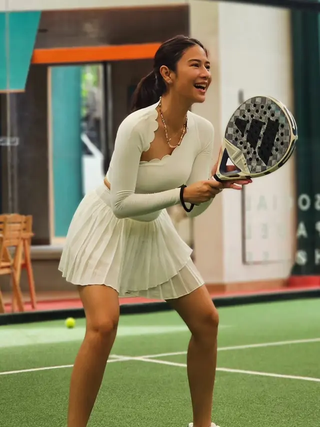 Dian Sastrowardoyo saat padel. [@therealdisastr]