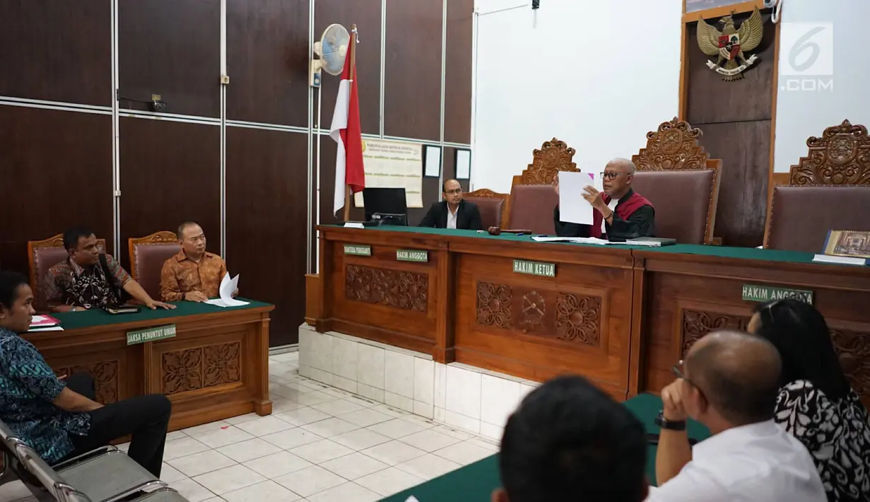 Suasana sidang permohonan praperadilan yang diajukan tersangka dugaan makar dan kepemilikan senjata api ilegal Kivlan Zen di PN Jakarta Selatan, Senin (22/7/2019). Sidang praperadilan kembali digelar setelah sempat ditunda pada 8 Juli 2019 lalu. (Liputan6.com/Immanuel Antonius)