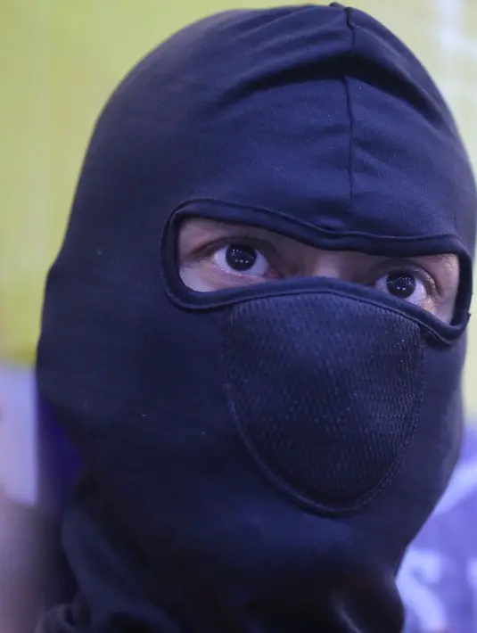 Kepada pihak polisi, Tora pun mengaku telah menggunakan barang tersebut selama setahun terakhir lantaran untuk mendapatkan istirahat yang cukup dan menimbulkan ketenangan padanya. (Adrian Putra/Bintang.com)