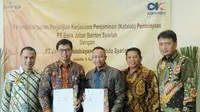 Penandatanganan dilakukan oleh Direktur bjb syariah Indra Falatehan dengan Direktur Utama Askrindo Syariah Soegiharto di Jakarta, Kamis 5 April 2018.