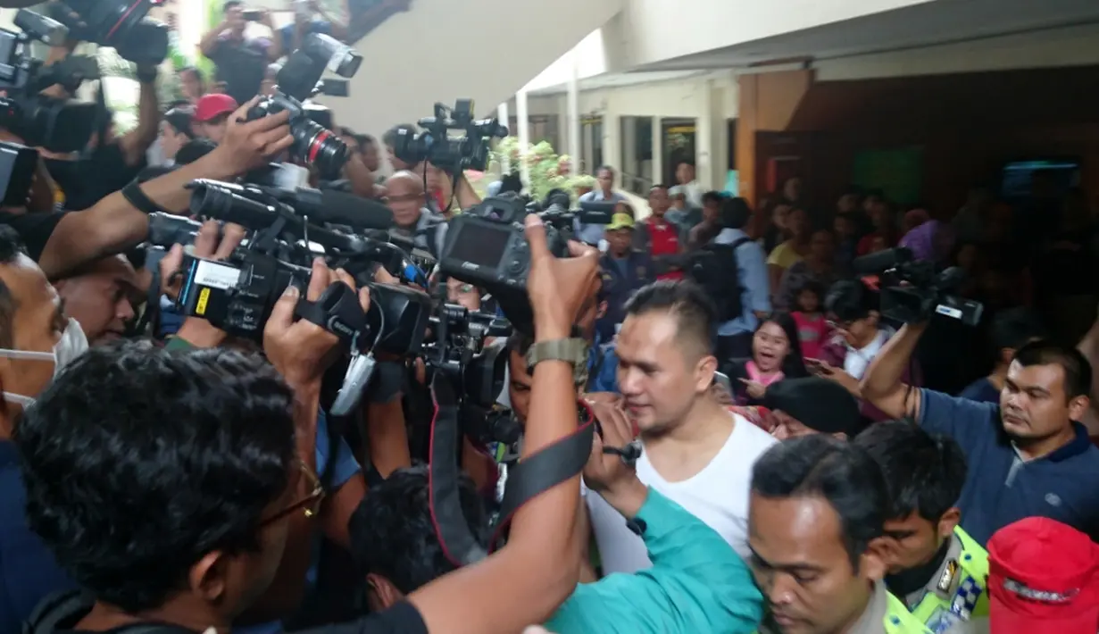Demi menguatkan vonis tersebut Hakim Ketua, Ifa Sadewi, mengatakan bahwa DNA dan hasil yang didapat dari kepolisian telah sesuai. (Muhammad Altaf Jauhar/Bintang.com)