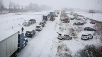 Tabrakan beruntun yang terjadi di jalan tol di Iowa, Amerika Serikat. (Dokumentasi Rodney White, The Des Moines Register/Departemen Perhubungan Iowa)