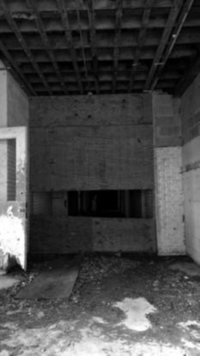 Sosok hantu tertangkap kamera | Photo: Copyright stomp.com.sg