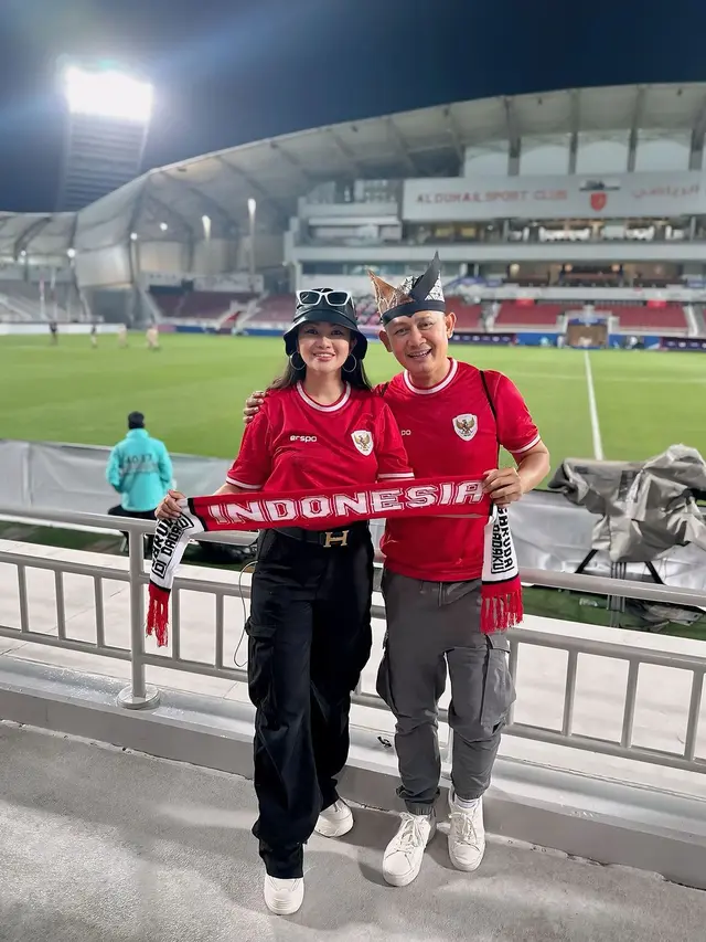 9 Momen Fitri Carlina Setia Nonton Langsung Timnas, Rela Bolak-Balik Indonesia-Qatar