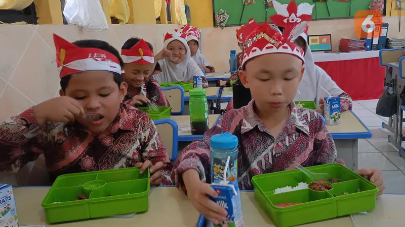 Uji Coba Makan Siang Gratis di Cilegon, Banten. (Rabu, 21/08/2024). (Yandhi Deslatama/Liputan6.com).