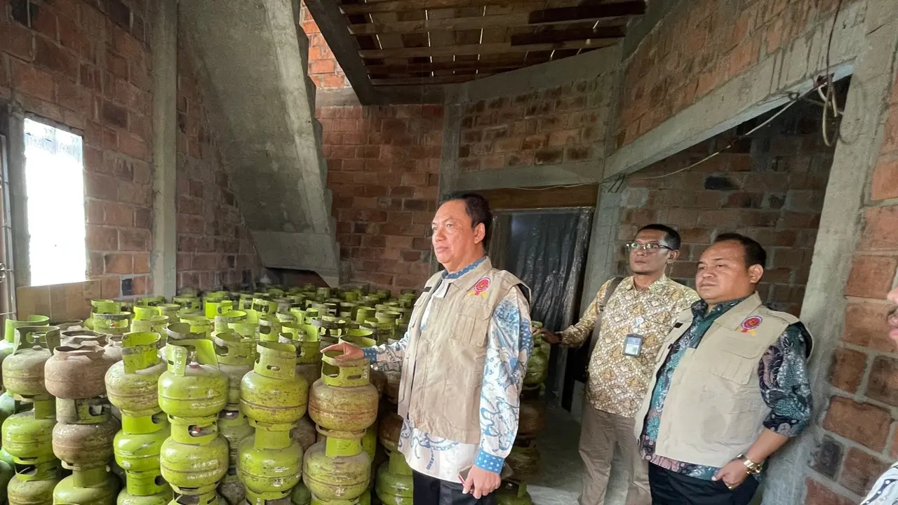 Komisi Pengawas Persaingan Usaha (KPPU) menemukan LPG bersubsidi 3 kg dijual diatas Harga Eceran Tertinggi (HET) di Palembang, Sumatera Selatan