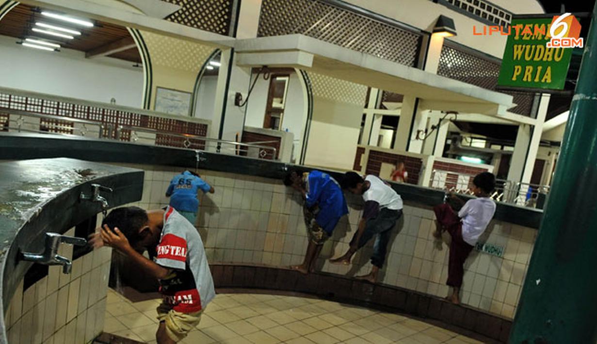 Bentuk aslinya surau atau Musala, baru ada pemugaran diperkirakan tahun 1939, di pugar kembali tahun 1997, 1999, dan 2002 yang membuat perubahan bentuk secara total dari bangunan masjid ini.(Liputan6.com/Abdul Aziz Prastowo)