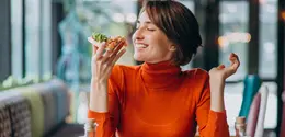 Makan dengan Lebih Sadar di Tengah Rutinitas yang Serba Cepat. (Foto/Dok: Magnific)