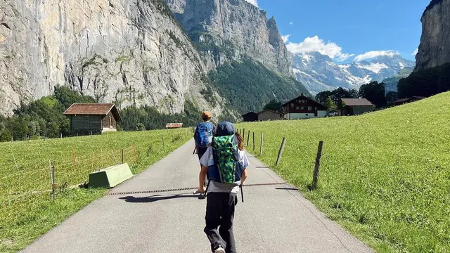 8 Momen Liburan Keluarga Andrew White dan Nana Mirdad di Swiss, Penuh Bahagia