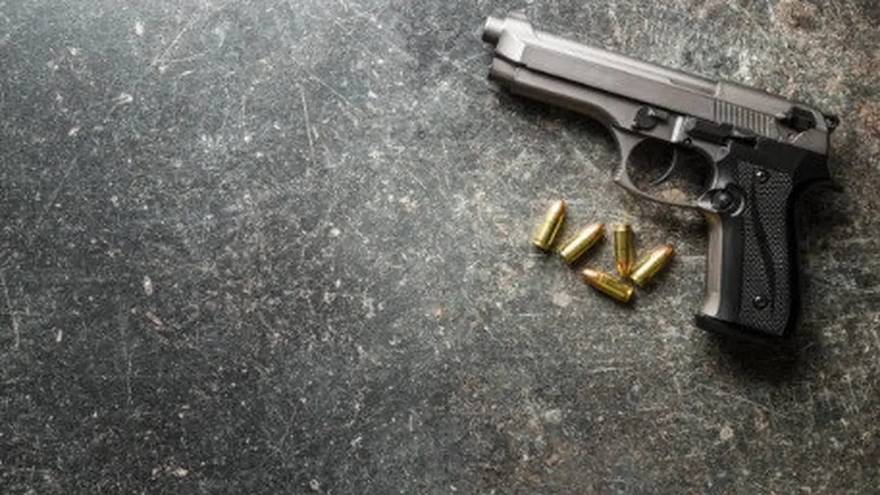 ilustrasi pistol.