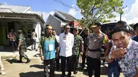 Gubernur Sulsel, Nurdin Abdullah saat melihat langsung persiapan KPU dalam pelaksanaan Pemilu 2019 (Liputan6.com/ Eka Hakim)