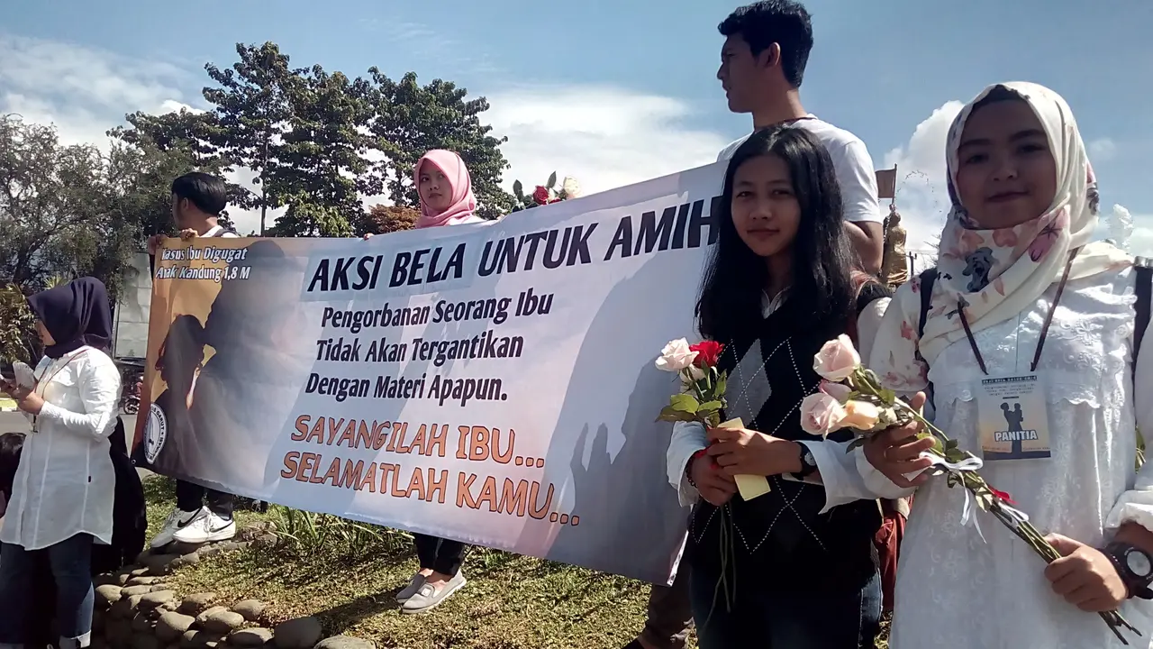 Aksi Unjuk Rasa Mahasiswa Terkait Kasus Anak Gugat Ibu Kandung di Garut