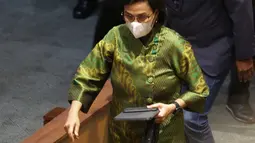 Menteri Keuangan Sri Mulyani bersiap mengikuti Rapat Paripurna ke-23 DPR RI di Kompleks Parlemen, Senayan, Jakarta, Selasa (24/5/2022). Agenda rapat paripurna membahas pembicaraan tingkat II/pengambilan keputusan terhadap RUU tentang perubahan kedua atas undang-undang nomor 12 tahun 2011 tentang pembentukan peraturan perundang-undangan. (Liputan6.com/Angga Yuniar)