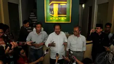Para politisi senior PPP menggelar jumpa pers di DPP PPP, Jakarta, Senin (18/8/14) siang. (Liputan6.com/Johan Tallo)