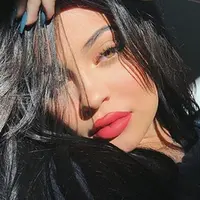 Kylie Jenner, tidak lepas dari paras seksi dan baju yang terbuka. Namun penampilannya menjadi berubah ketika rumor soal kehamilannya merebak di muka publik belakangan ini. (Instagram/Kyliejenner)