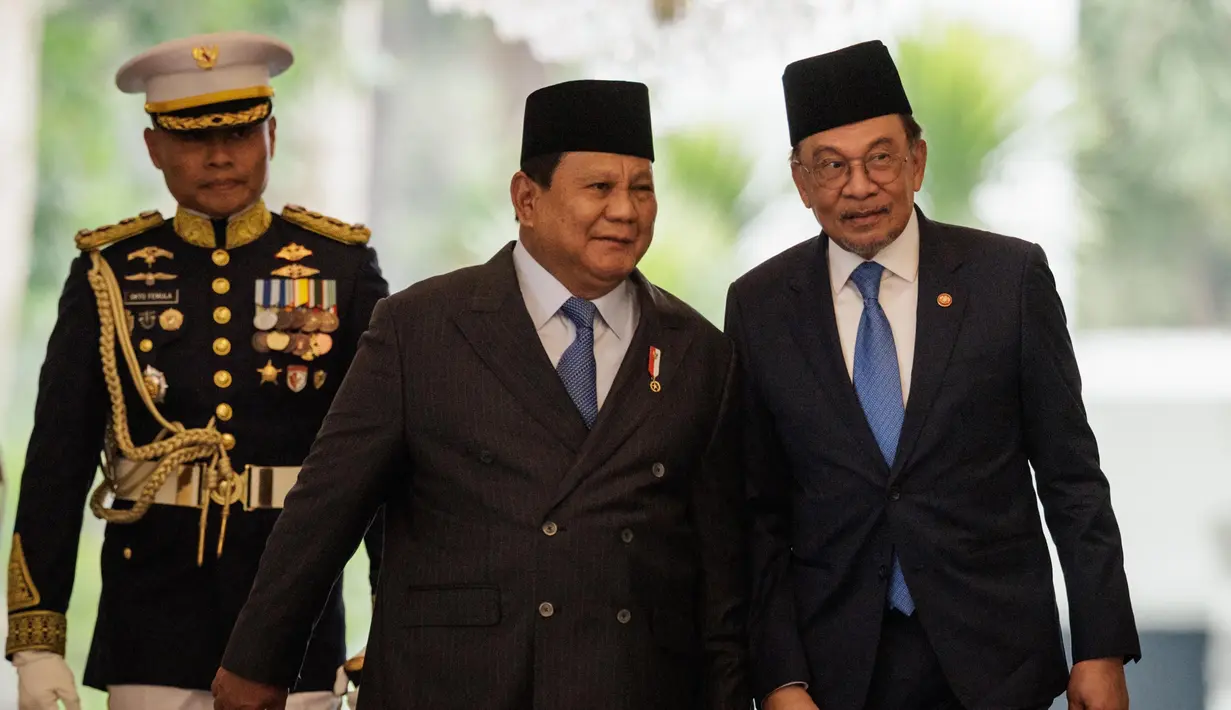 Kunjungan ini sekaligus menjadi momen penting mempererat hubungan kedua negara setelah tujuh tahun tidak melaksanakan Annual Consultation. (Yasuyoshi CHIBA/AFP)