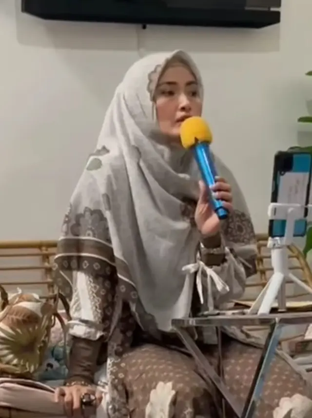 7 Perjalanan karier Mega Putri Aulia ‘Tukang Bubur Naik Haji’, mundur jadi artis kini fokus dakwah