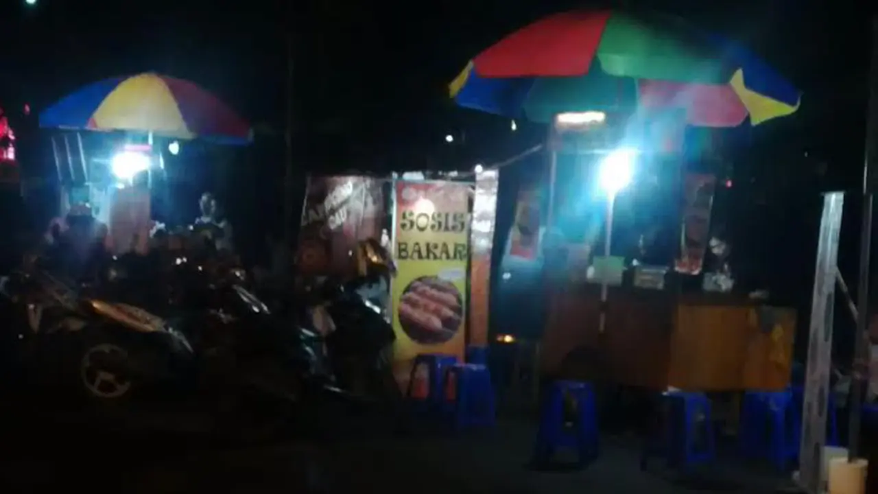 Polisi Penjual Sosis