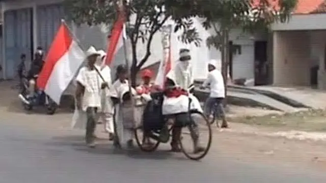 Kakek-Nenek Jalan Kaki Klaten-Jakarta Cari Keadilan