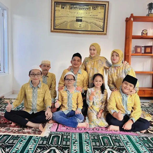 Pasha Ungu dan keluarga. (Foto: Dok. Instagram @pashaungu_vm)
