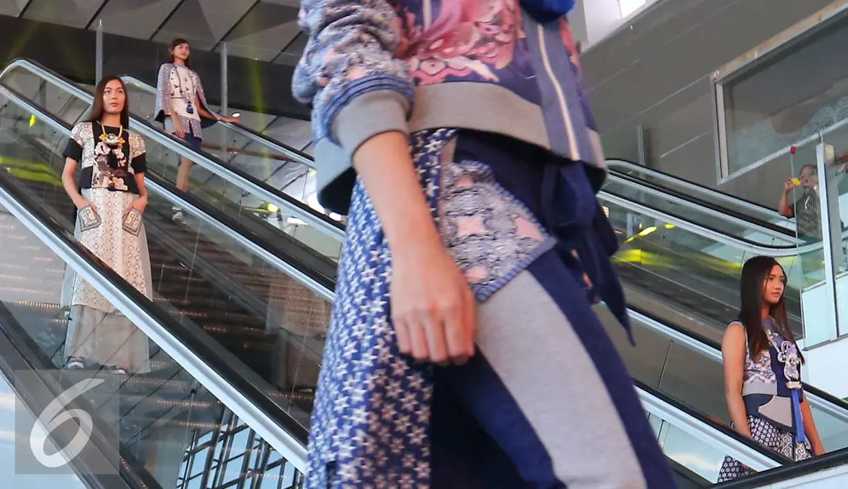 Terminal 3 Ultimate Bandara Soekarno Hatta menggelar fashion show sebagai ajang promosi, Tangerang, Banten, Rabu (20/7). (Liputan6.com/Angga Yuniar)