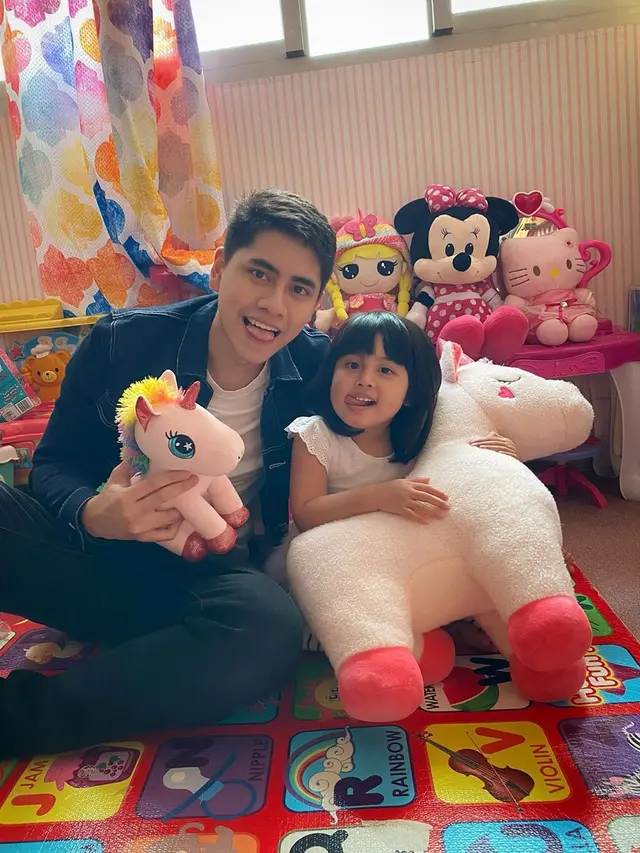 Potret Kedekatan Athalla Naufal dan Vania Athabina. (Sumber: Instagram/athallanaufal7)
