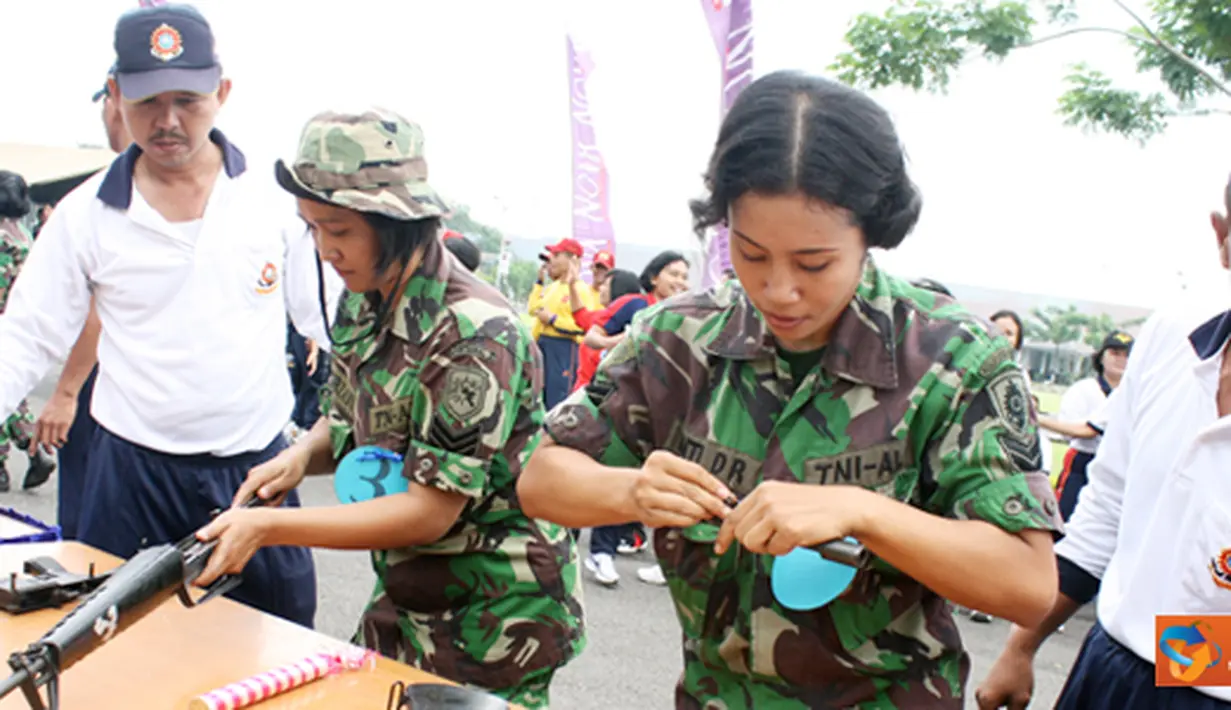 Citizen6, Bumimoro: Lomba yang bisa disebut Triatlon Versi Kowal ini, dilepas Ketua Pegurus Gabungan Jalasenastri Kobangdikal, Rahayuningsih Sadiman. Triathlon versi Kowal tersebut dilaksanakan secara beregu. (Pengirim: Penkobangdikal)