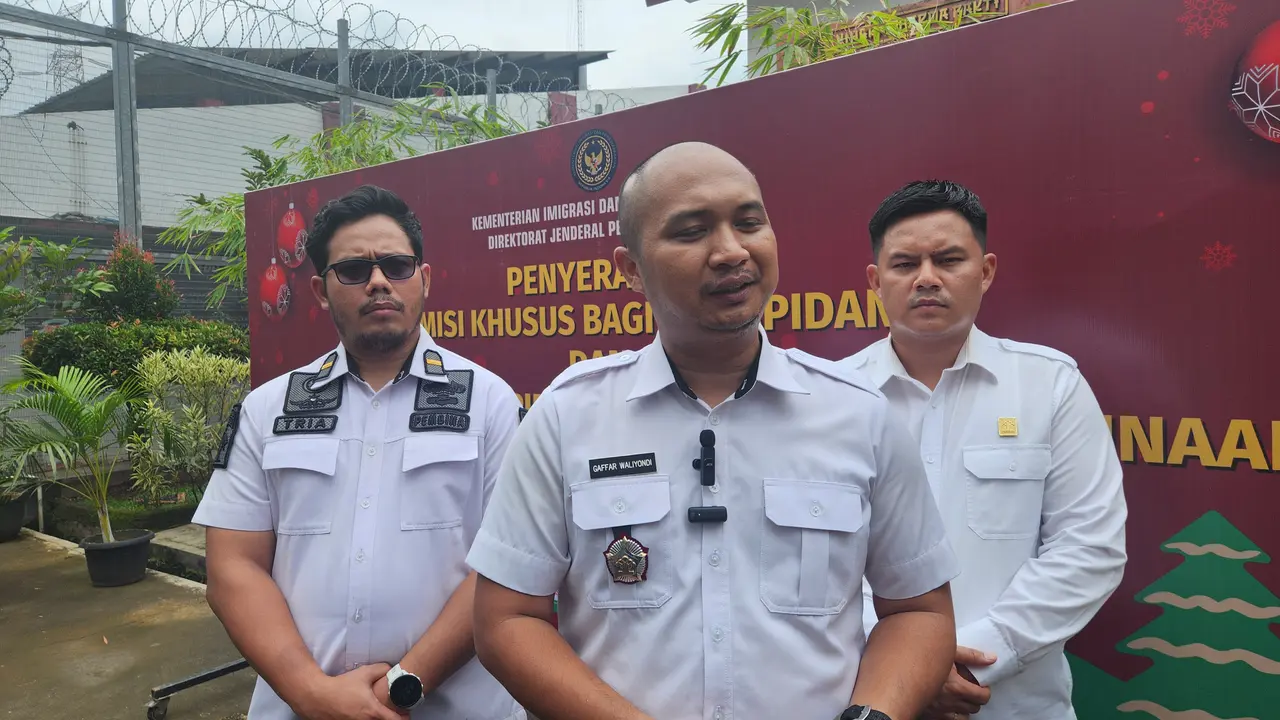 Kasi Pelayanan Tahanan Rutan Kelas I Depok, Gaffar Waliyondi memberikan penjelasan pemberian remisi kepada narapidana.