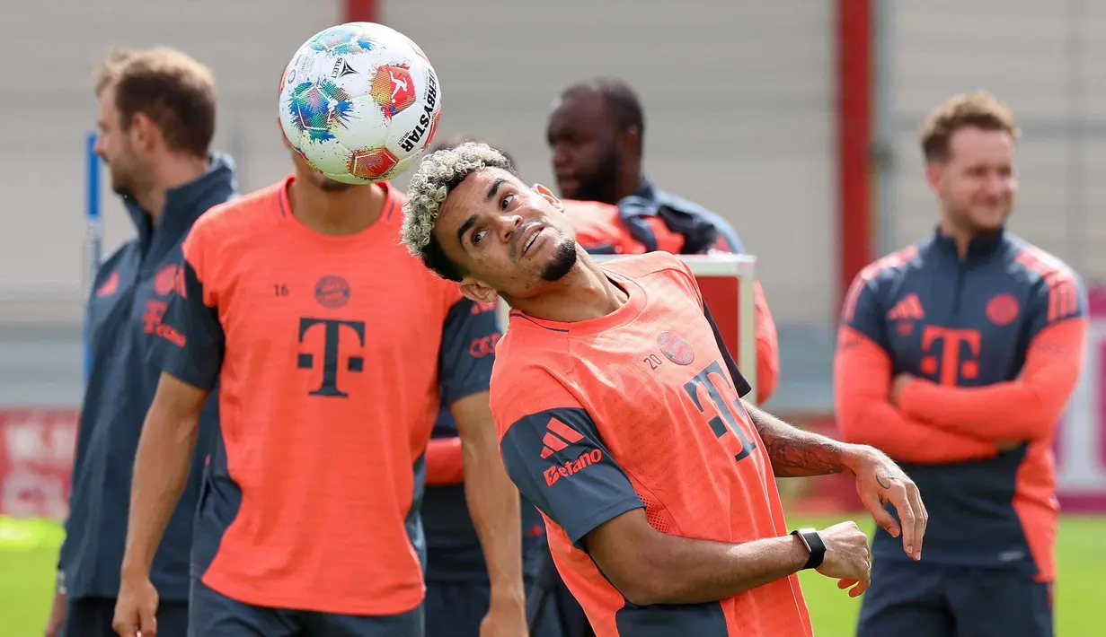 Luis Diaz juga membantu Liverpool memenangkan lima trofi. Di antaranya gelar Premier League musim 2024/2025. (Alexandra BEIER/AFP)