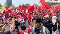 Buruh Penuhi Jalan di DPR, Lalu Lintas di Gatsu Depan Senayan Park Arah Slipi Ditutup