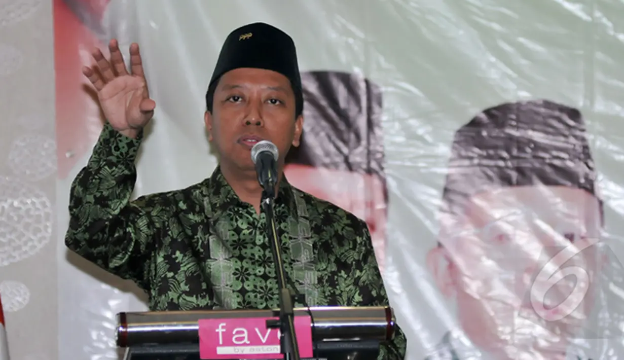 Ketua Umum PPP, Romahurmuziy memberikan sambutan saat Musyawarah Kerja Wilayah PPP DKI Jakarta, Senin (23/2/2015 Romahurmuziy yakin partai PPP akan menjadi peringkat nomer satu dalam pemilu yang akan datang. (Liputan6.com/JohanTallo)